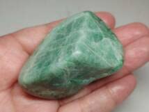 Amazon.co.jp: 緑塊 183g 翡翠 原石 ヒスイ 鉱物 鑑賞石 糸魚川 水石